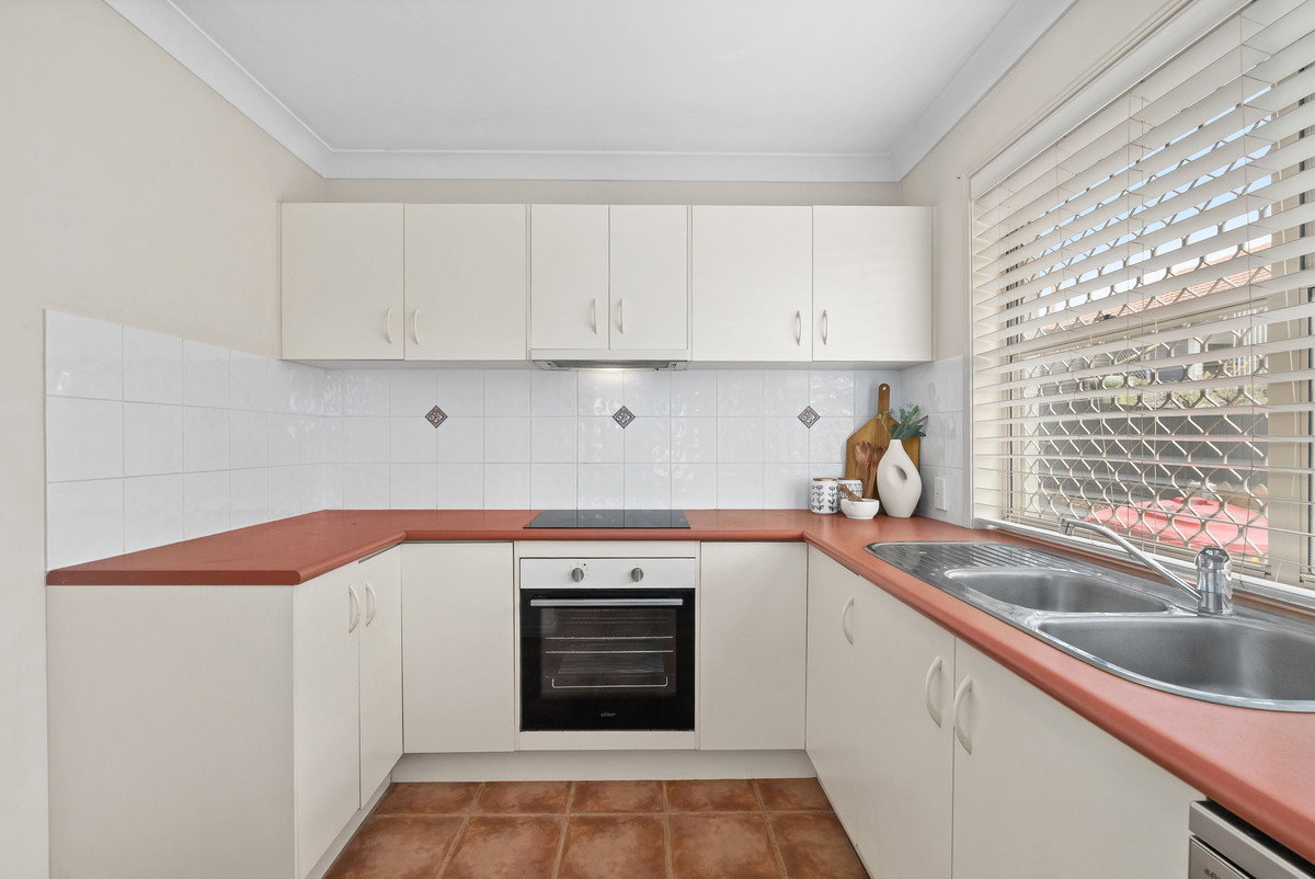 Listing image for 2/29 Oatland Crescent, Holland Park West  QLD  4121