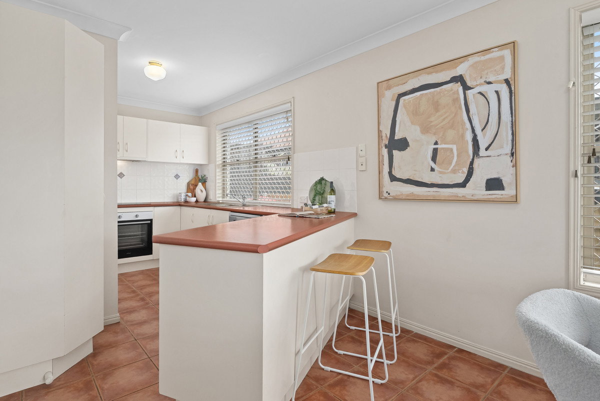 Listing image for 2/29 Oatland Crescent, Holland Park West  QLD  4121